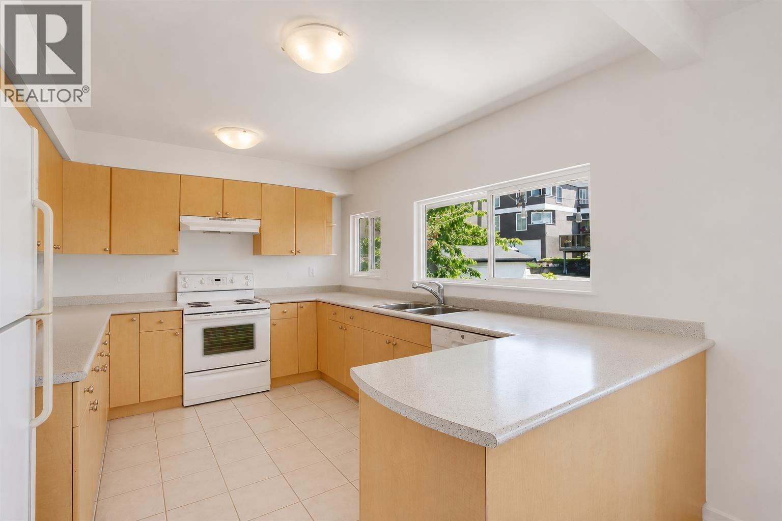 4860 Eton Street, Burnaby, British Columbia  V5C 1K9 - Photo 5 - R3125993