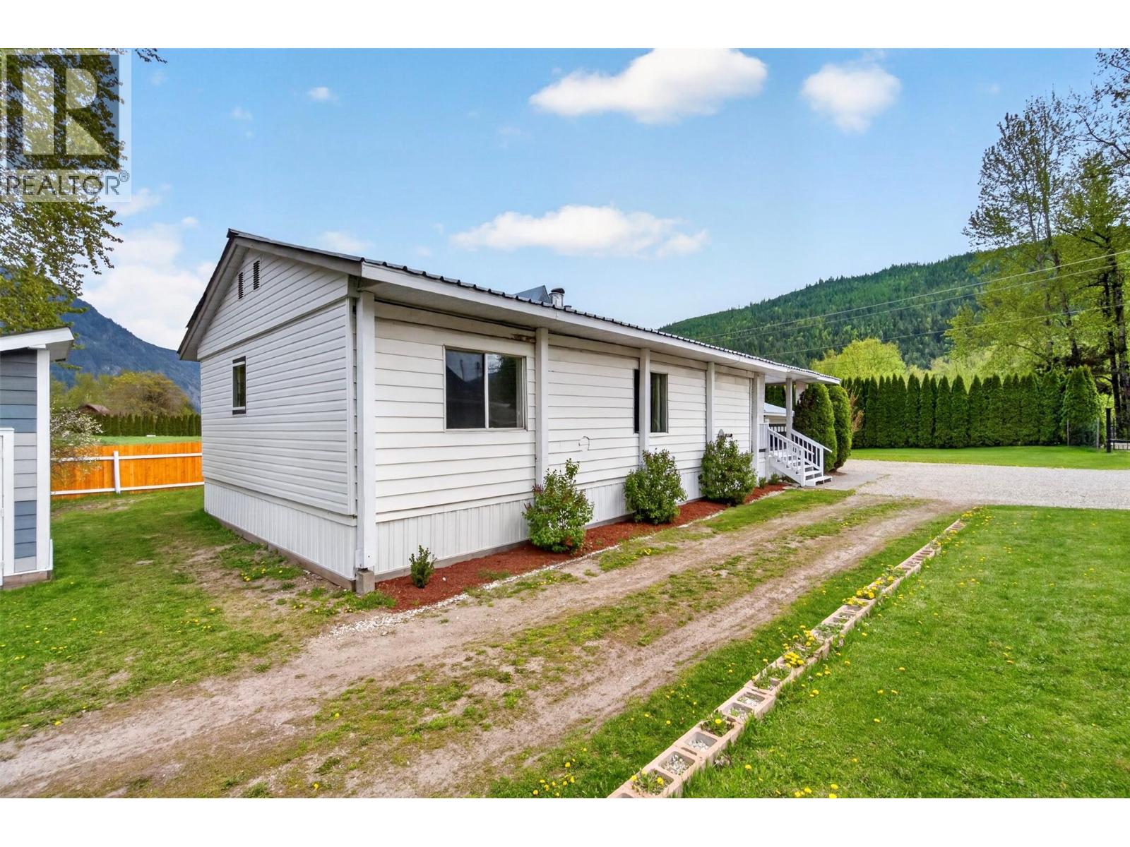 2069 Solsqua Road, Sicamous, British Columbia  V0E 2V5 - Photo 20 - 10385434