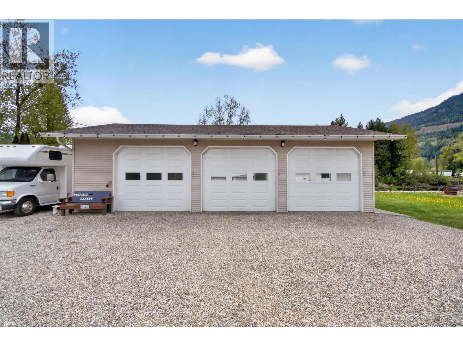 2069 Solsqua Road, Sicamous, British Columbia  V0E 2V5 - Photo 4 - 10385434