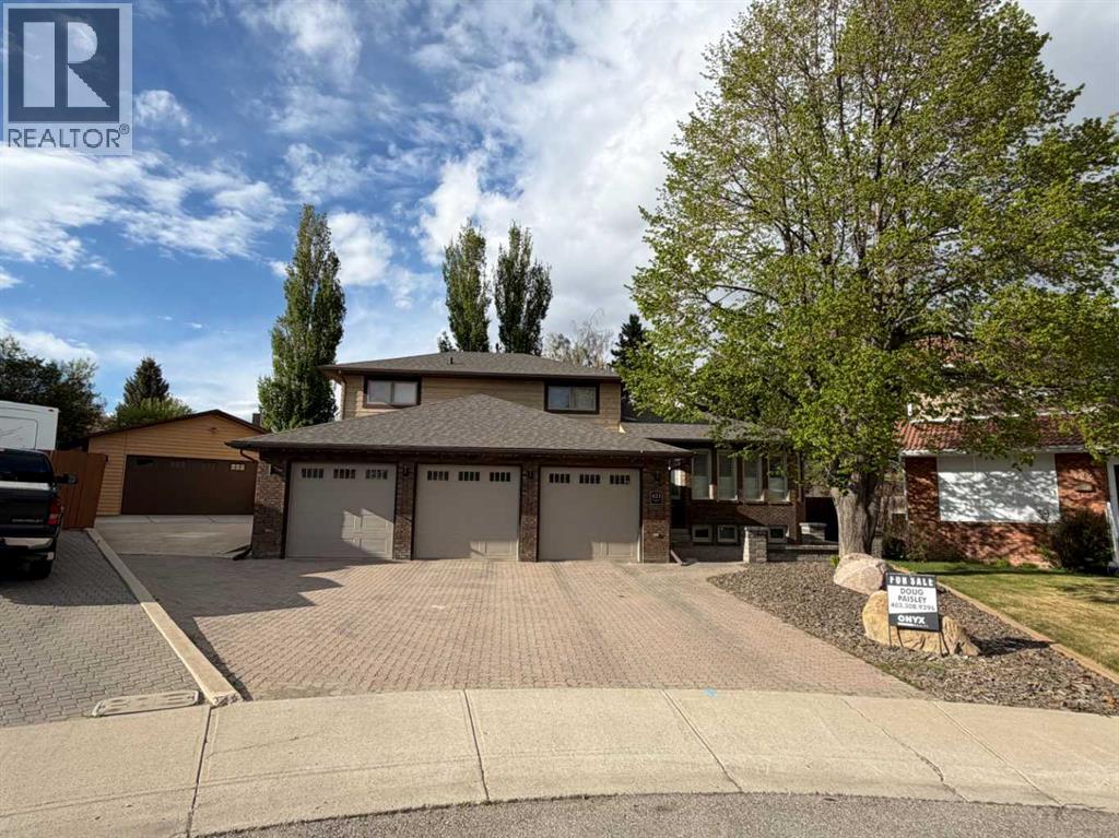 421 Sherwood Place W, Lethbridge, Alberta