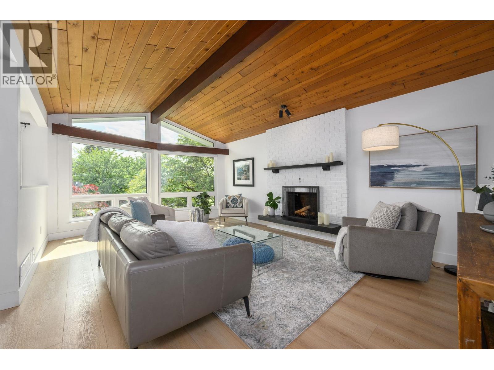 605 Allison Place, New Westminster, British Columbia  V3L 5C1 - Photo 2 - R3126052