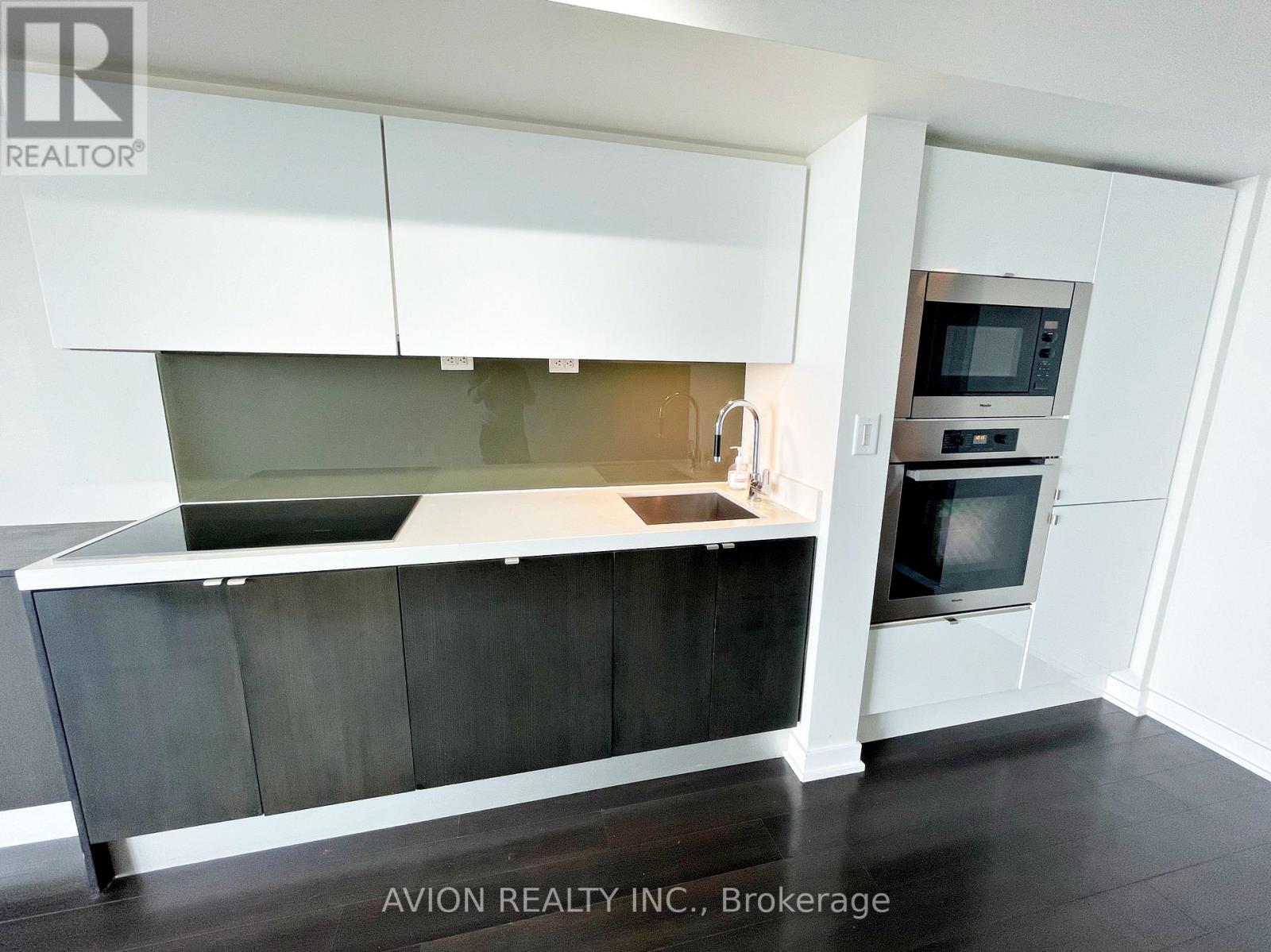 1807 - 21 Iceboat Terrace, Toronto, Ontario M5V 4A9 - Photo 4 - C13152686