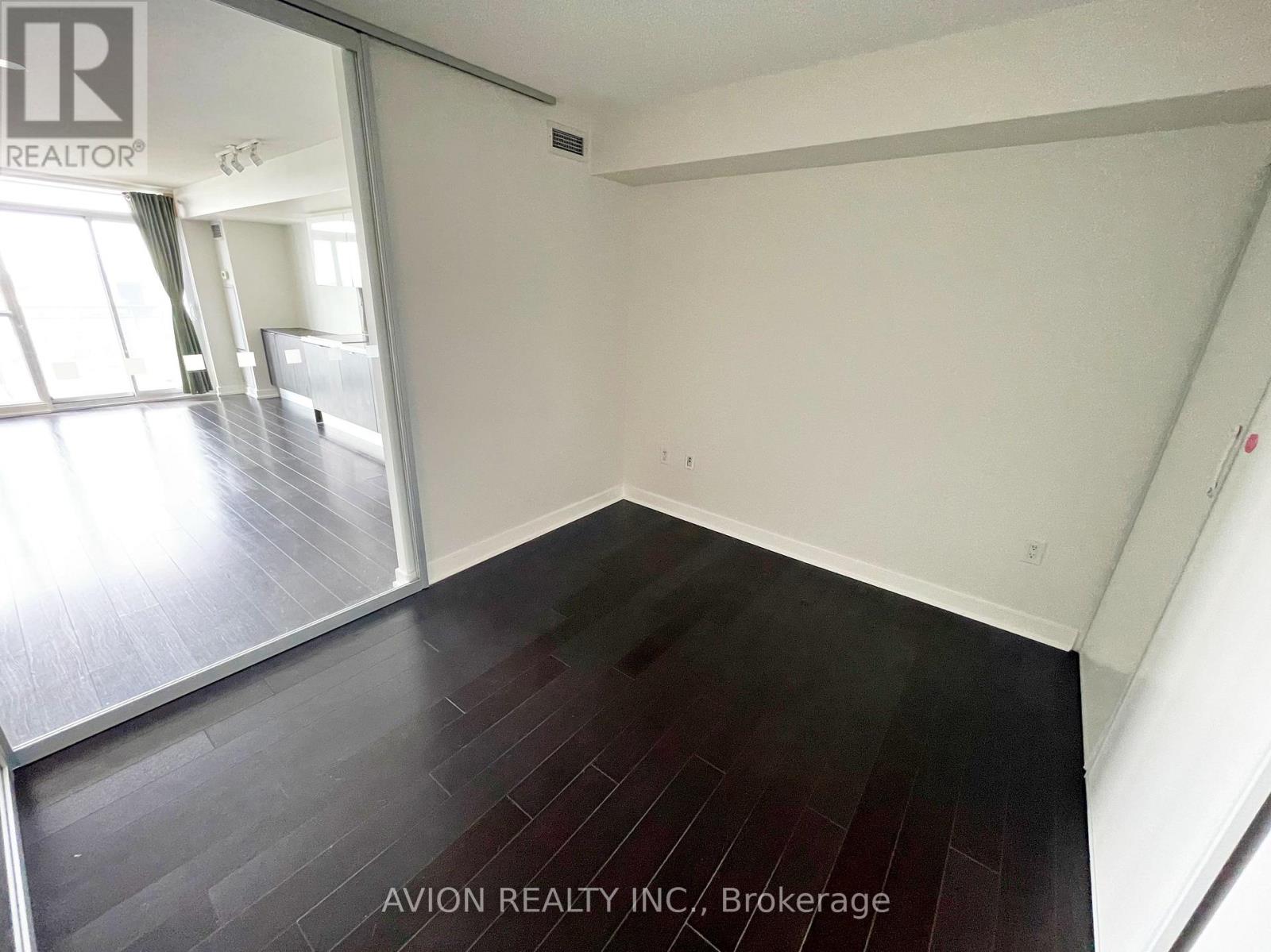 1807 - 21 Iceboat Terrace, Toronto, Ontario M5V 4A9 - Photo 7 - C13152686