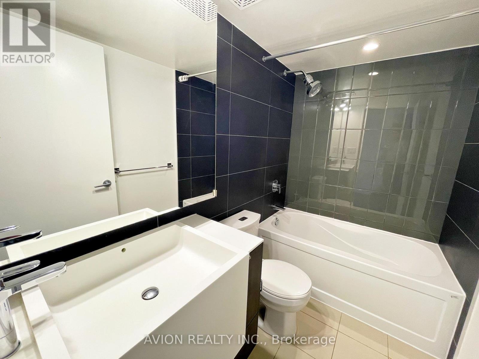 1807 - 21 Iceboat Terrace, Toronto, Ontario M5V 4A9 - Photo 9 - C13152686