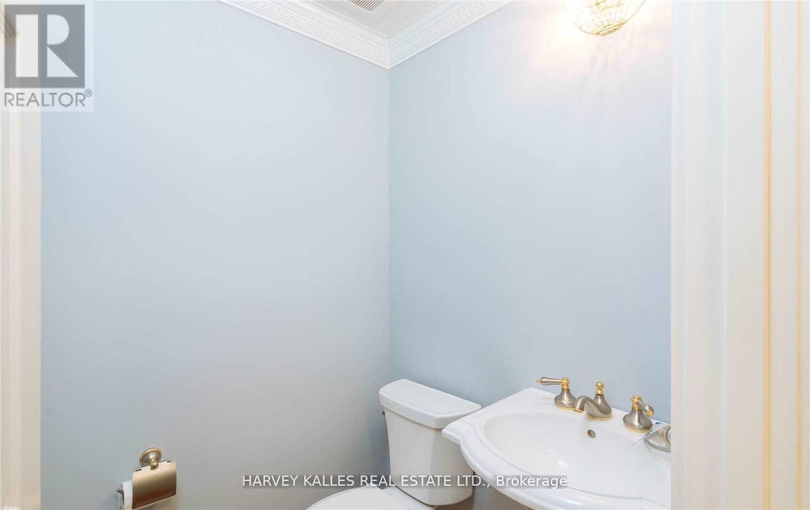 22 Lower Village Gate, Toronto, Ontario  M5P 3L7 - Photo 4 - C13152688