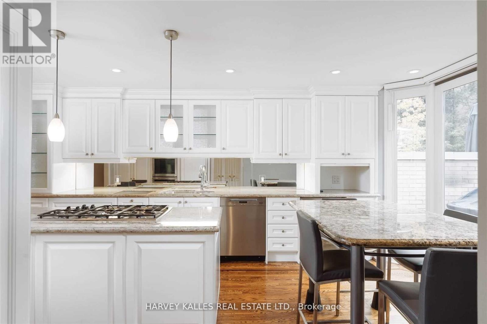 22 Lower Village Gate, Toronto, Ontario  M5P 3L7 - Photo 5 - C13152688