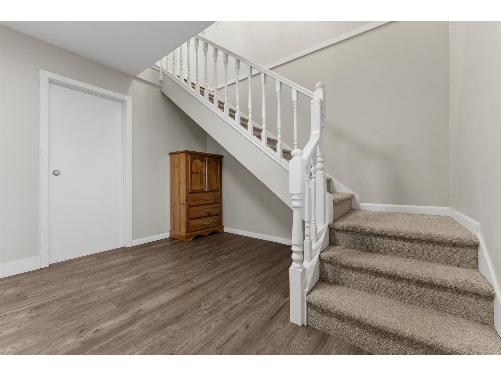 21015 Swallow Place, Hope, Hope, British Columbia  V0X 1L1 - Photo 2 - R3109788
