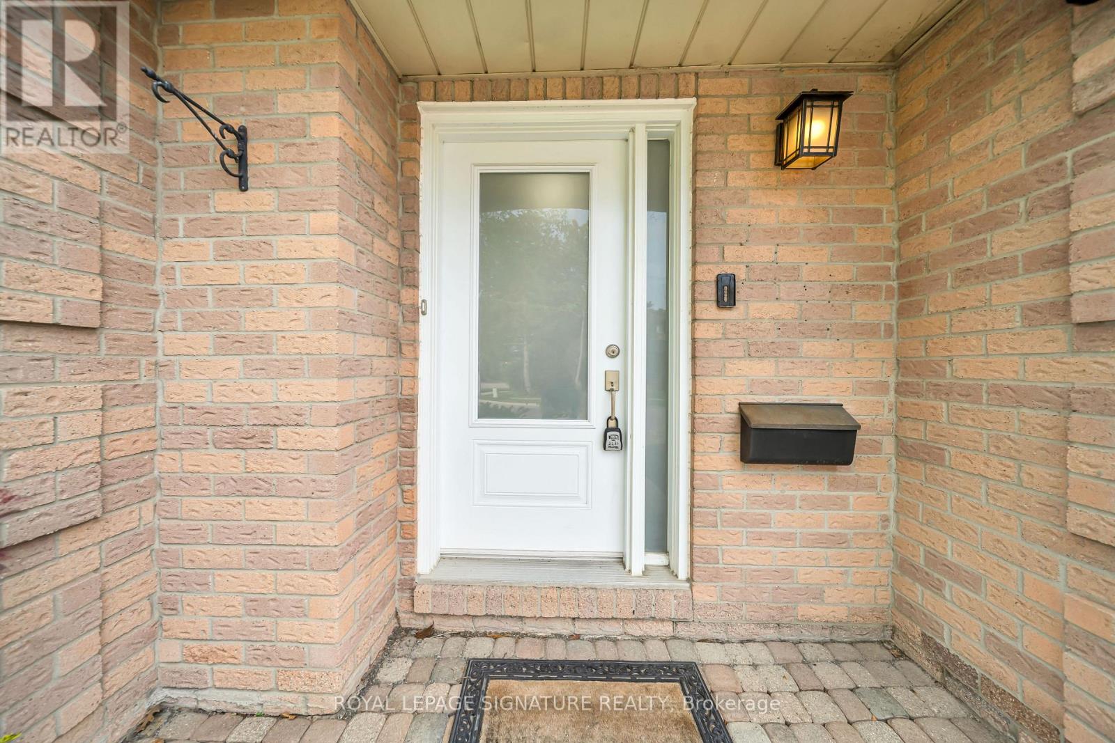 2479 Grindstone Court, Mississauga, Ontario L5L 3K8 - Photo 4 - W13152662