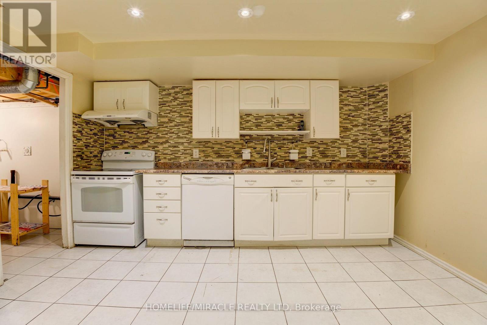 5921 Summerside Drive, Mississauga, Ontario  L5M 6K9 - Photo 3 - W13152702