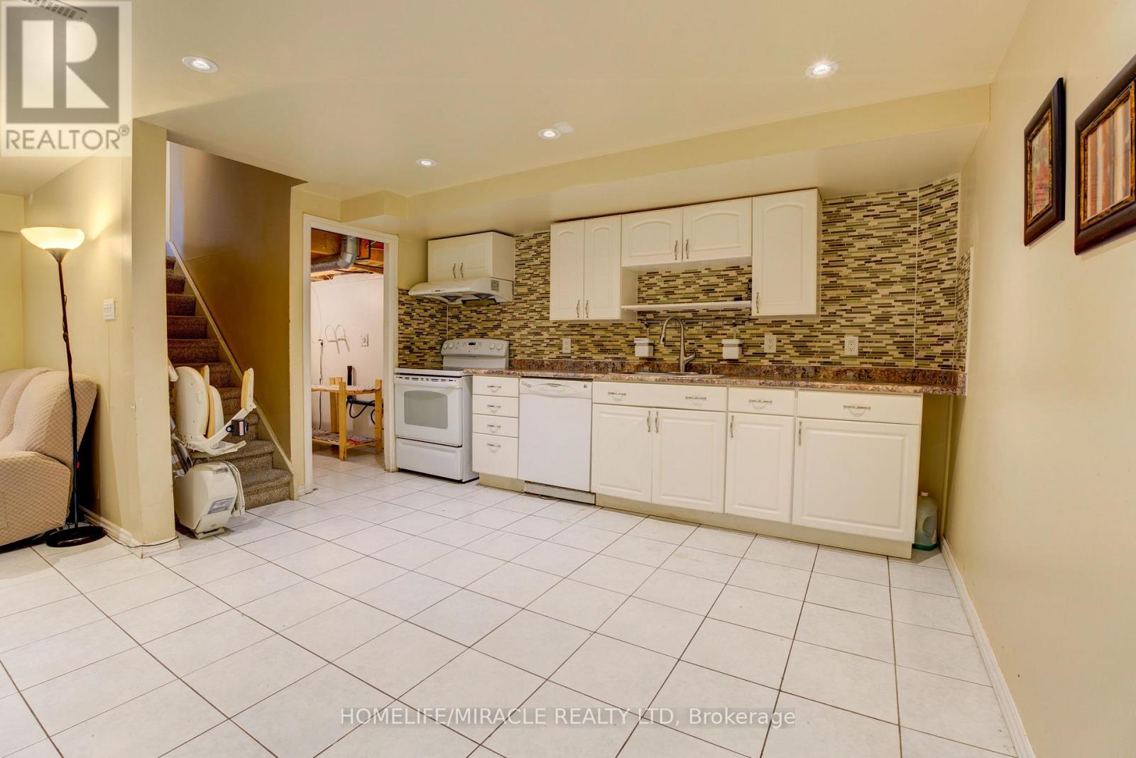 5921 Summerside Drive, Mississauga, Ontario  L5M 6K9 - Photo 5 - W13152702
