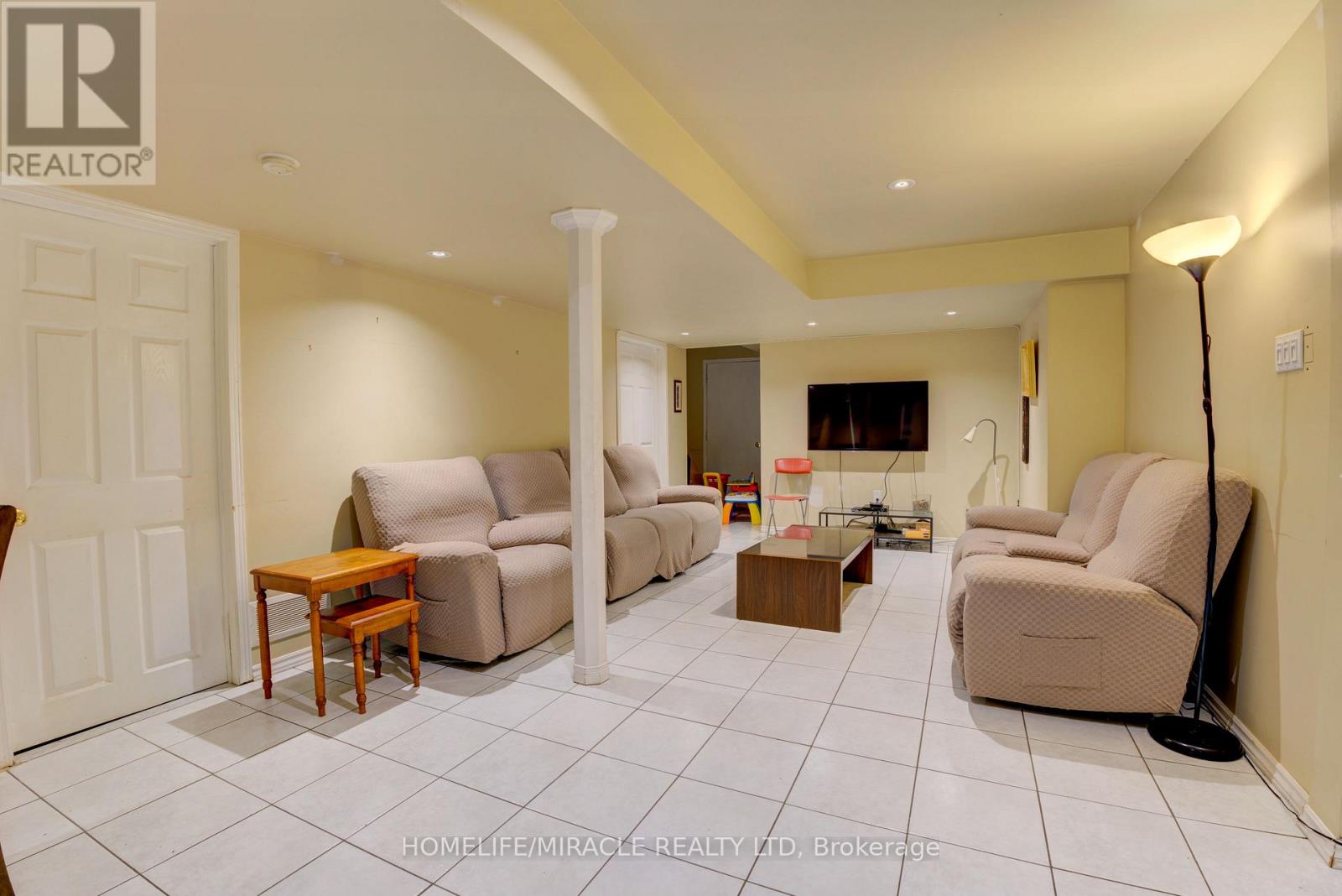 5921 Summerside Drive, Mississauga, Ontario  L5M 6K9 - Photo 8 - W13152702