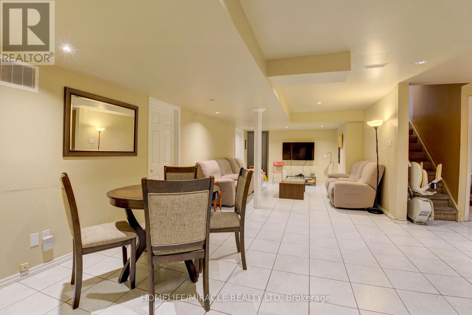 5921 Summerside Drive, Mississauga, Ontario  L5M 6K9 - Photo 9 - W13152702