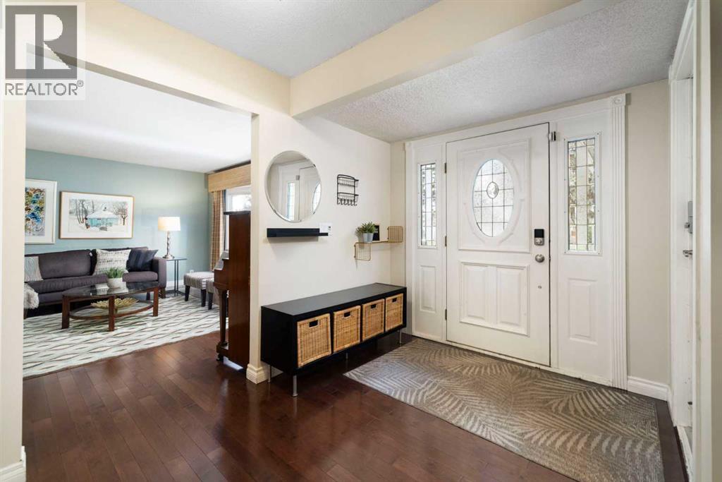 111 Lake Mead Place SE, Calgary, Alberta  T2J 3Z7 - Photo 3 - A2310840