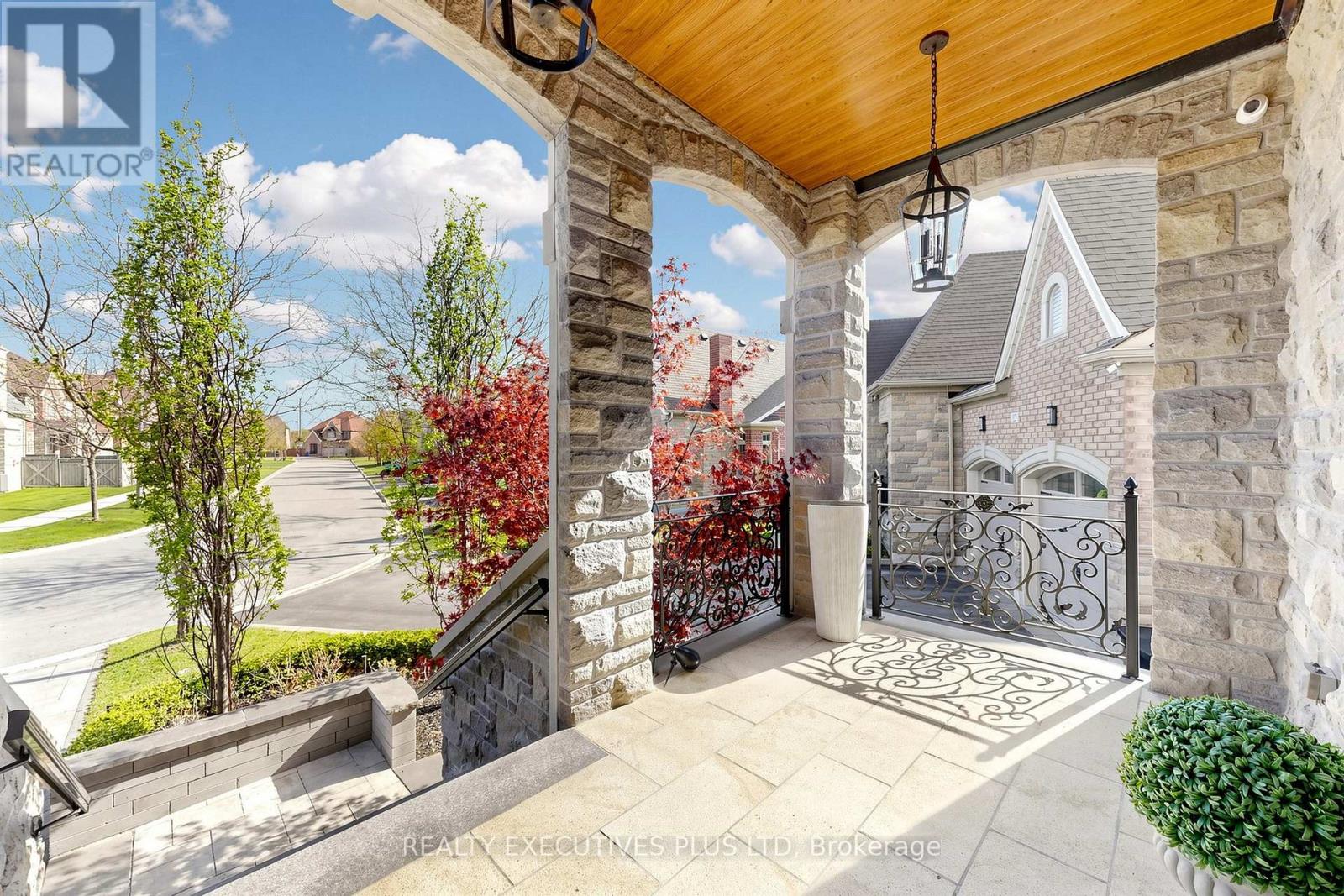10 Sim Hill Crescent, King, Ontario L7B 0C4 - Photo 3 - N13039292