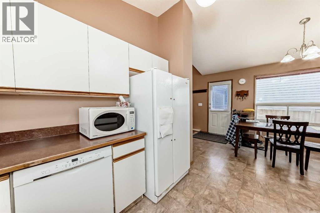 329 Martinwood Place NE, Calgary, Alberta  T3J 3H7 - Photo 25 - A2285894
