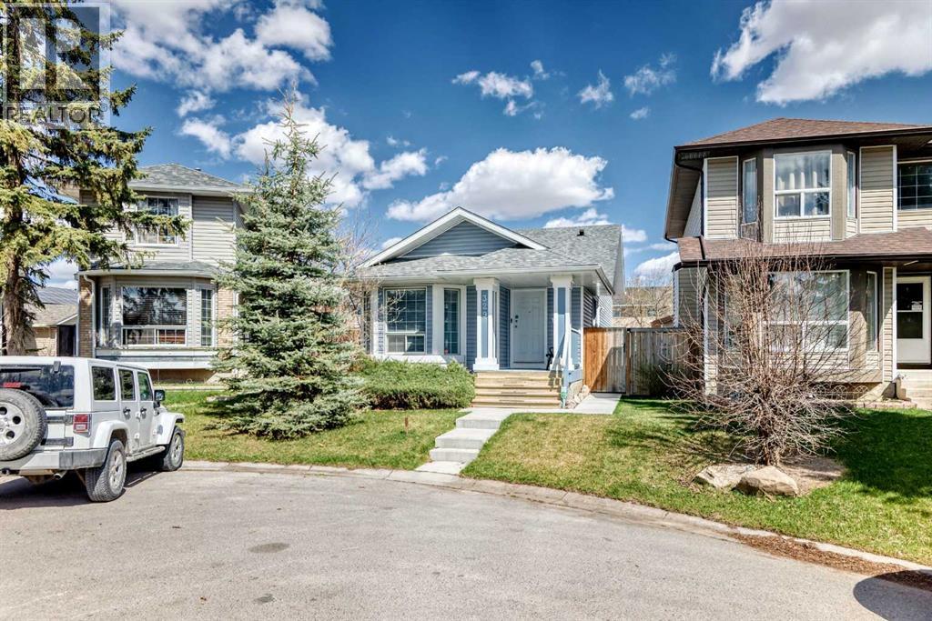 329 Martinwood Place NE, Calgary, Alberta  T3J 3H7 - Photo 3 - A2285894