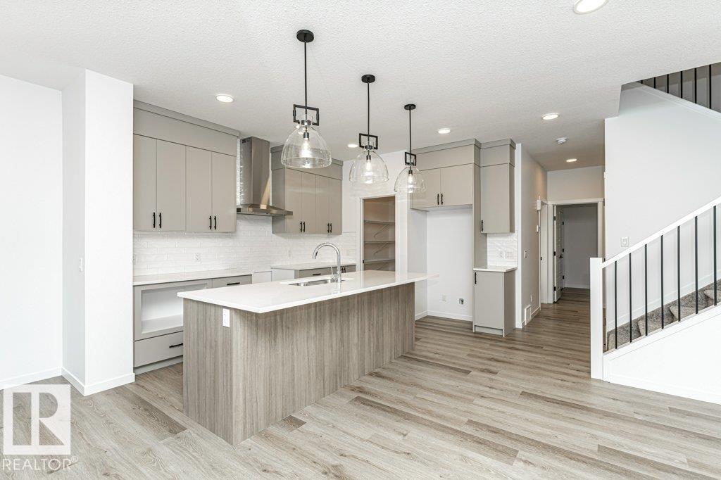 2524 158 St SW, Edmonton, Alberta  T6W 5P6 - Photo 2 - E4472532