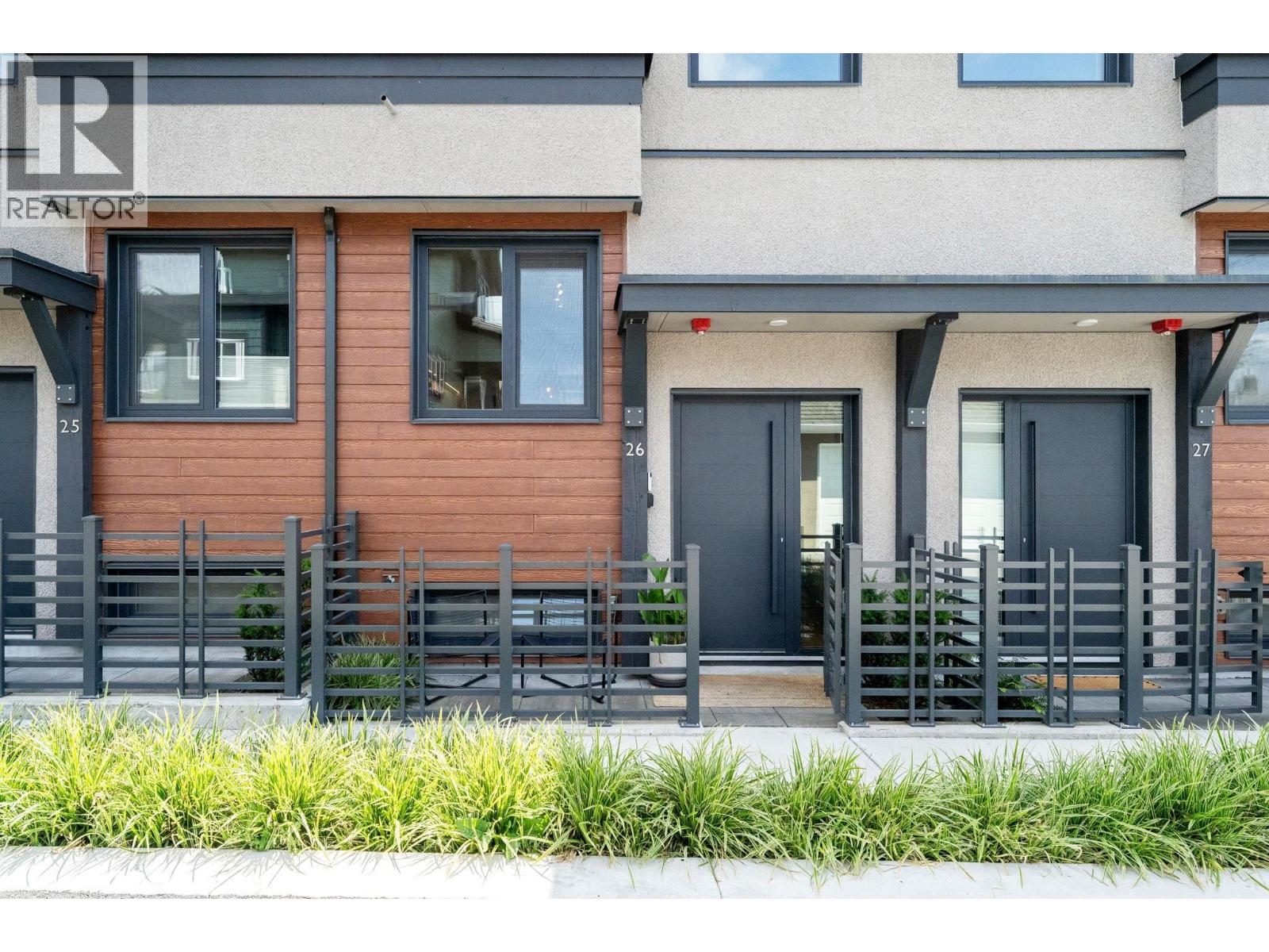 26 632 E 3rd, North Vancouver, British Columbia  V7J 3E9 - Photo 2 - R3126047