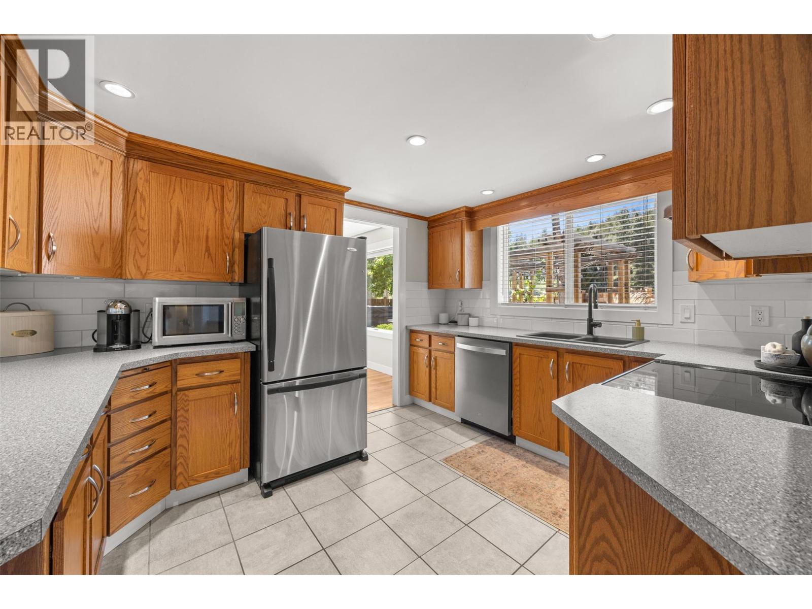 Units #1 & 2 1018 West Kelowna Road, West Kelowna, British Columbia  V1Z 3B7 - Photo 8 - 10386605