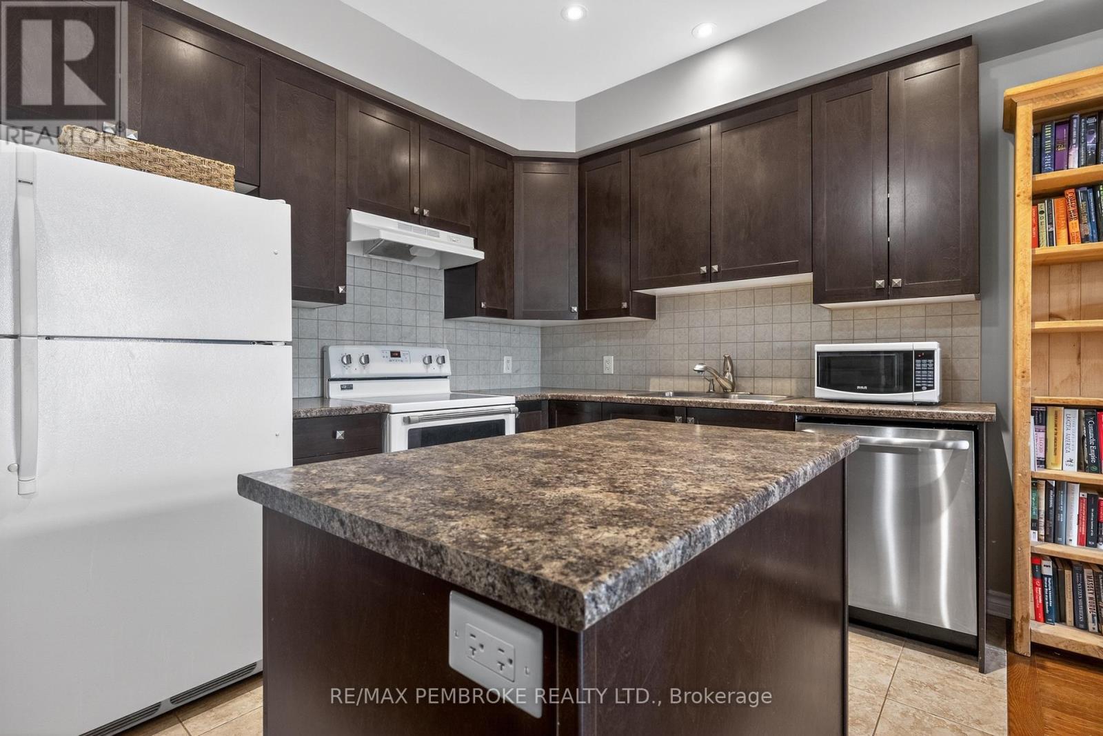 1034 Butler Boulevard, Petawawa, Ontario  K8H 0C2 - Photo 4 - X13152740