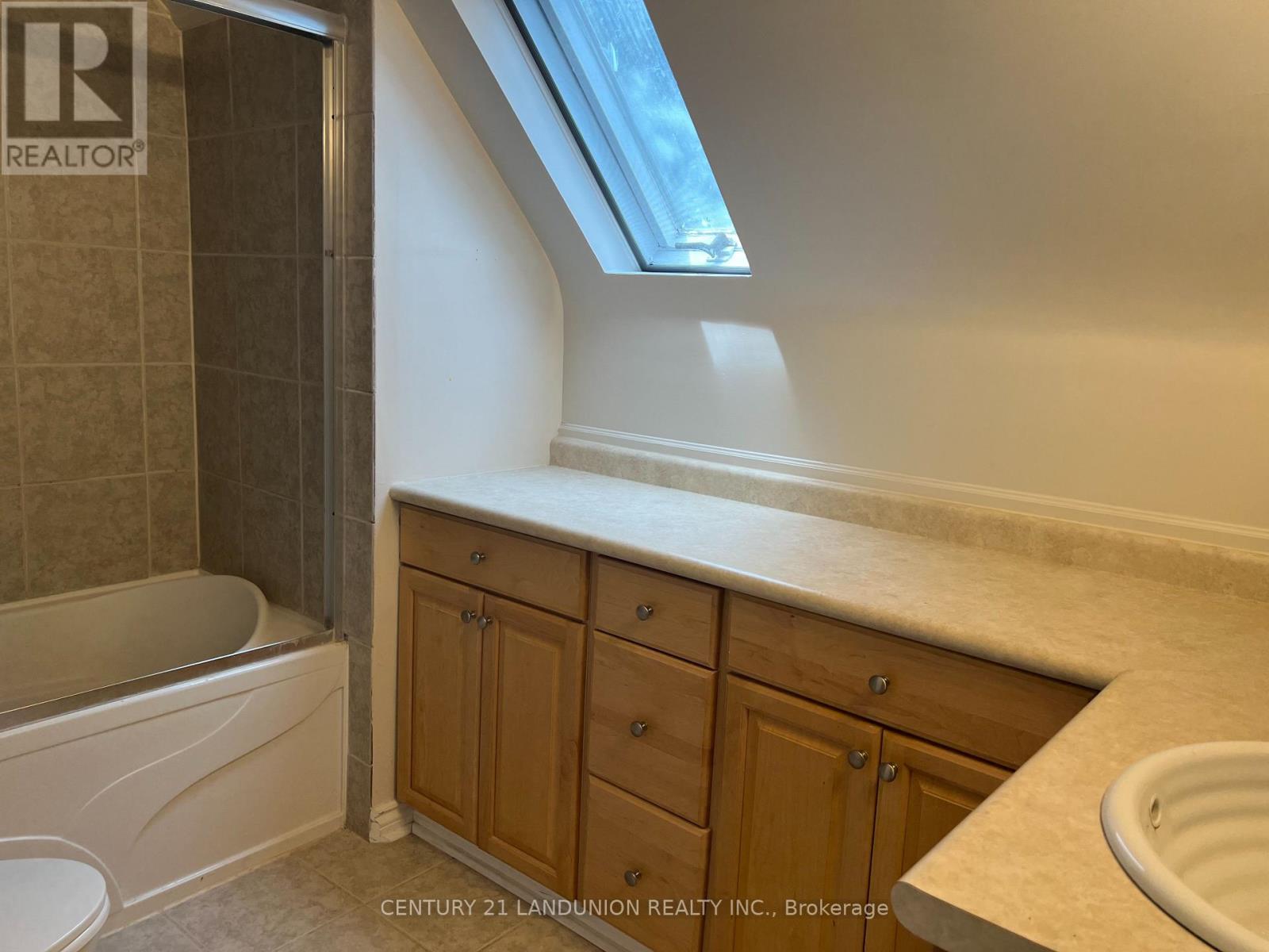 34 Grassmere Court, Oshawa, Ontario  L1H 3X4 - Photo 12 - E13152734