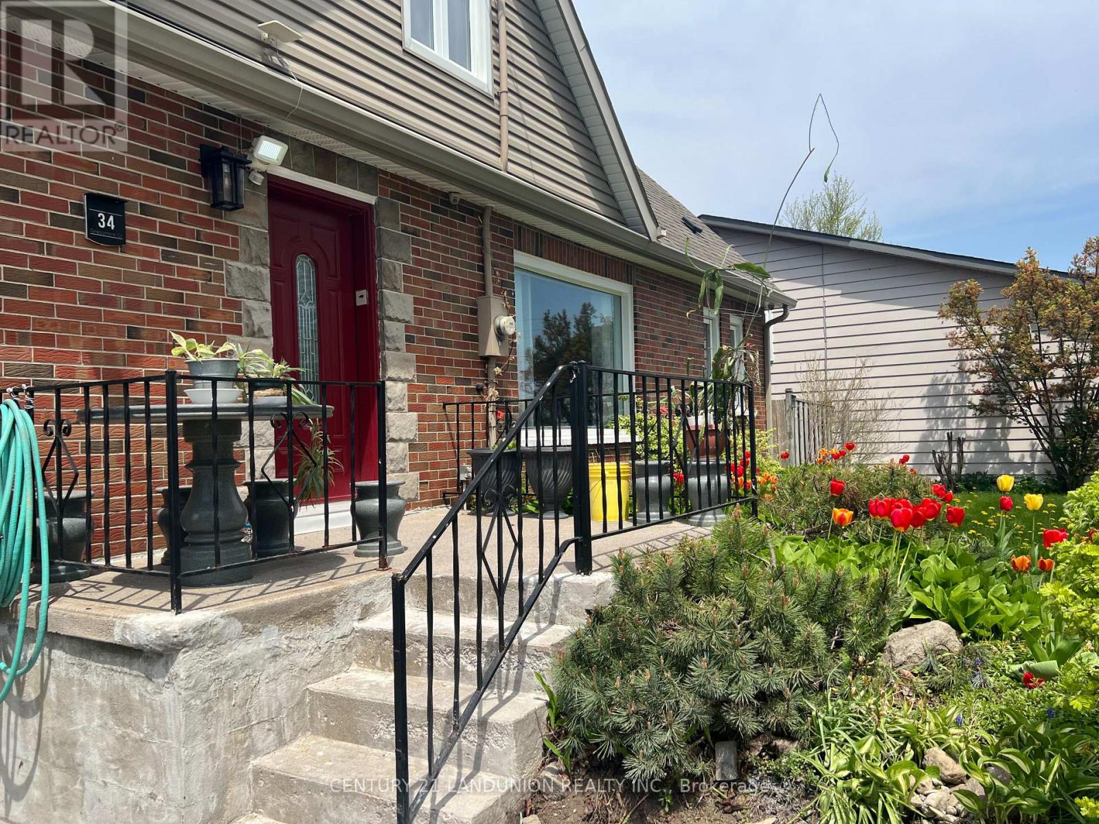 34 Grassmere Court, Oshawa, Ontario  L1H 3X4 - Photo 2 - E13152734