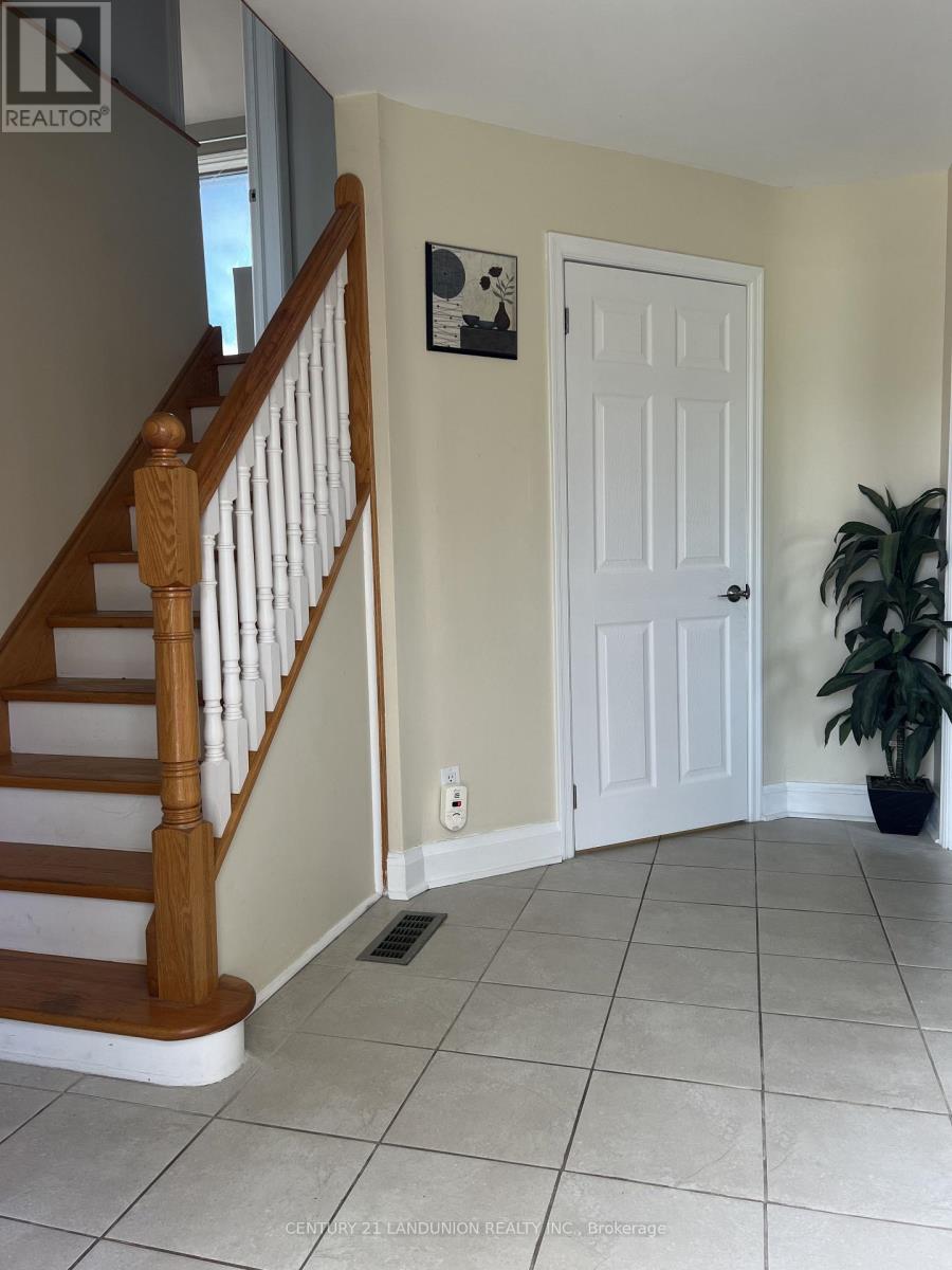 34 Grassmere Court, Oshawa, Ontario  L1H 3X4 - Photo 4 - E13152734