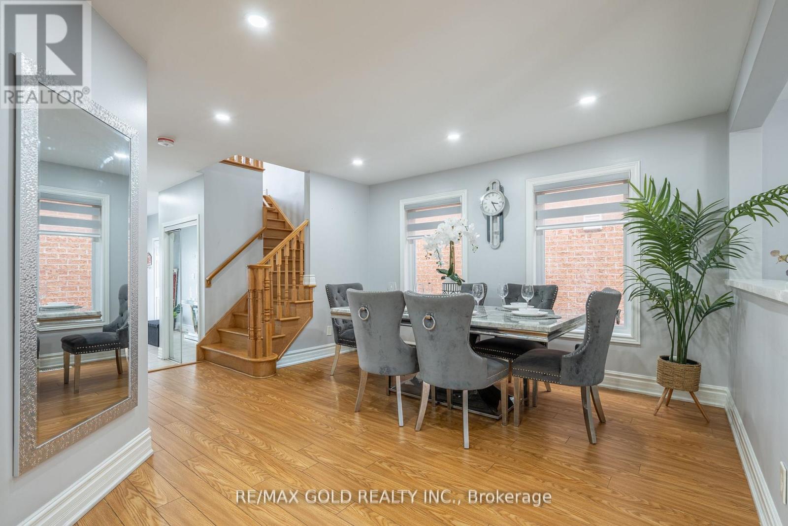 8 Bayridge Drive, Brampton, Ontario  L6P 2H8 - Photo 8 - W13151636