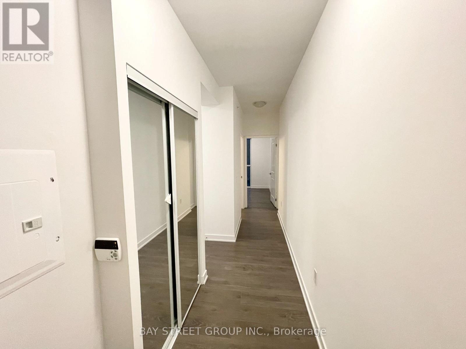 703 - 75 Oneida Crescent, Richmond Hill, Ontario  L4B 0H3 - Photo 2 - N13152718