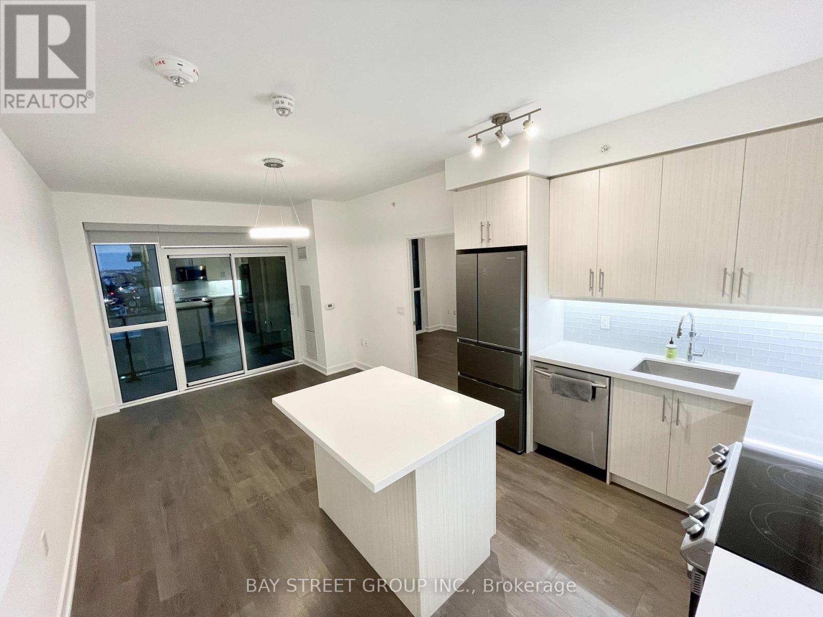 703 - 75 Oneida Crescent, Richmond Hill, Ontario  L4B 0H3 - Photo 3 - N13152718