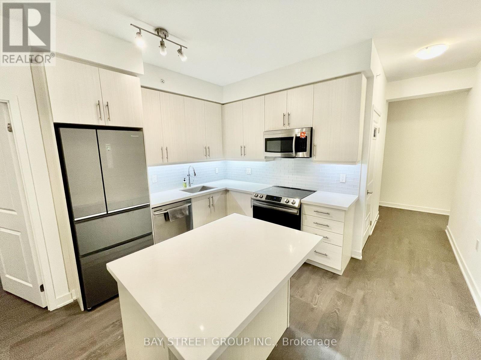 703 - 75 Oneida Crescent, Richmond Hill, Ontario  L4B 0H3 - Photo 4 - N13152718