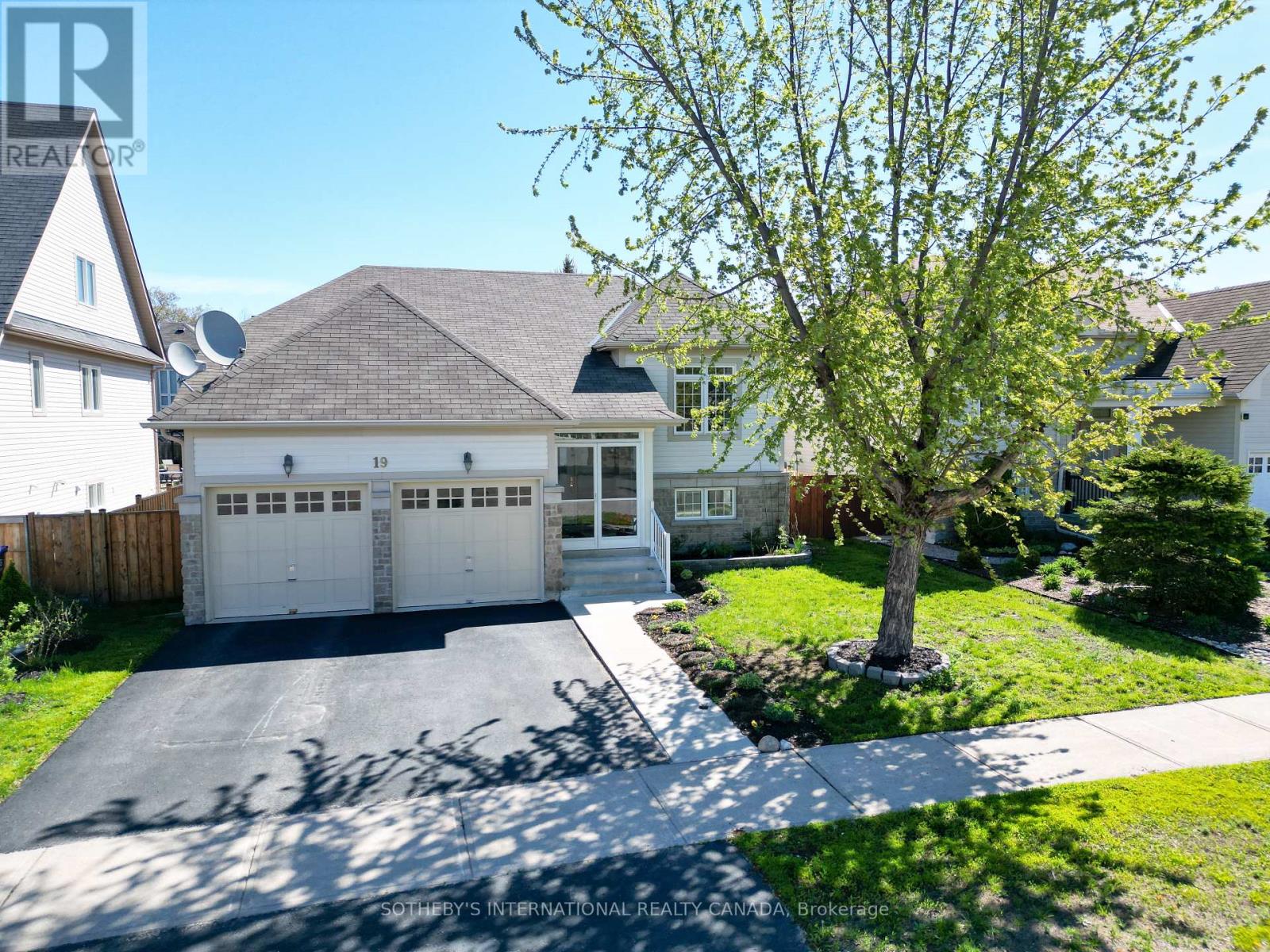 19 Grand Poplar Lane, Wasaga Beach, Ontario  L9Z 0C7 - Photo 2 - S13152724