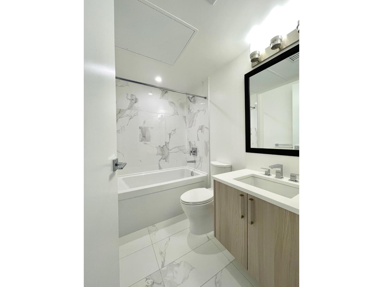 606 13350 Central Avenue, Surrey, British Columbia  V3T 0S1 - Photo 15 - R3125925