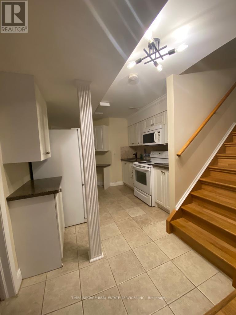 3197 Oakview Road, Mississauga, Ontario  L5N 7N9 - Photo 2 - W13152708