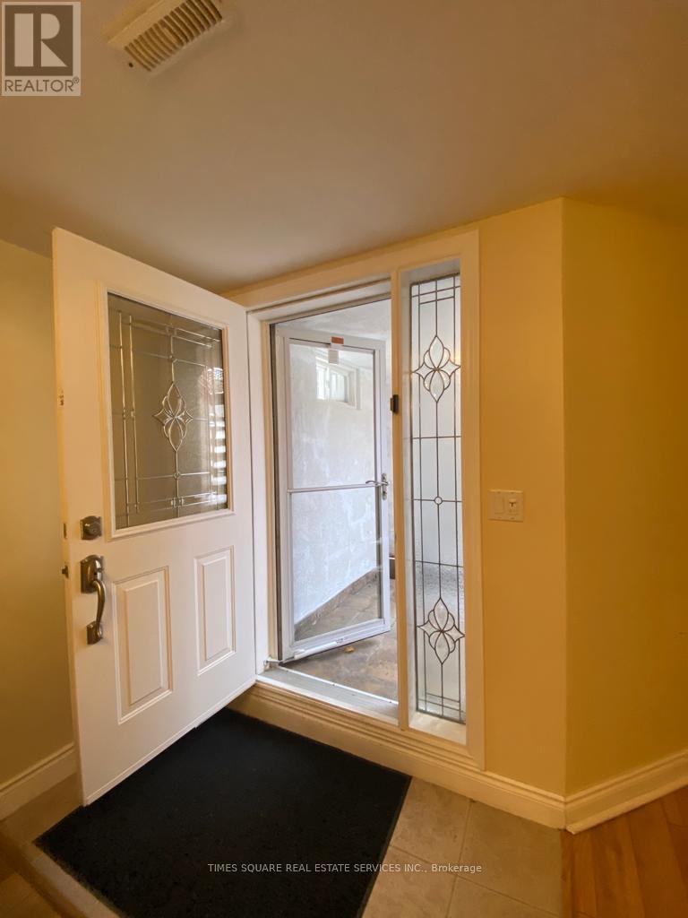 3197 Oakview Road, Mississauga, Ontario  L5N 7N9 - Photo 4 - W13152708