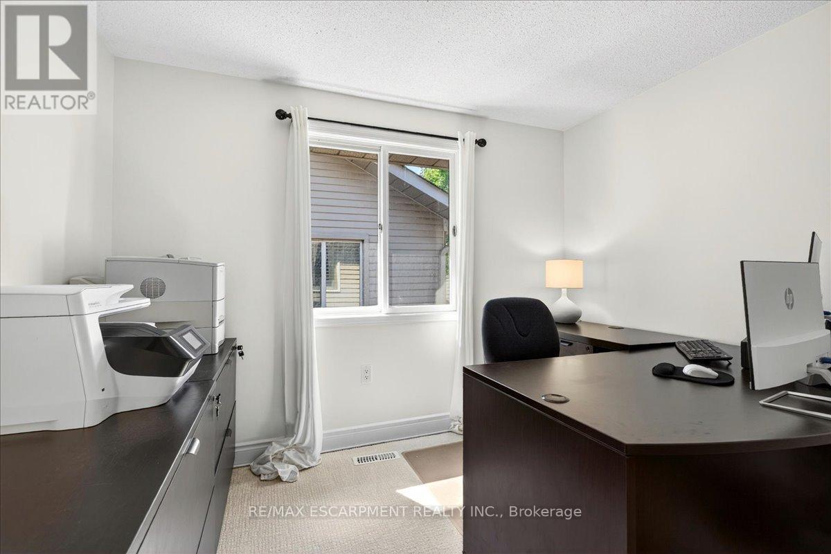 799 Hawkins Crescent, Burlington, Ontario  L7S 2C2 - Photo 11 - W13152760