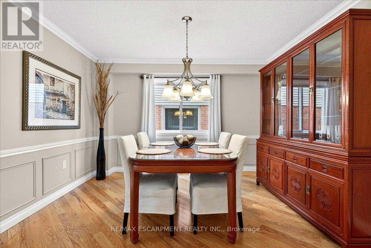799 Hawkins Crescent, Burlington, Ontario  L7S 2C2 - Photo 15 - W13152760