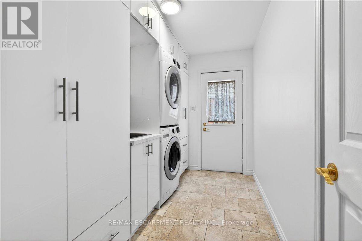 799 Hawkins Crescent, Burlington, Ontario  L7S 2C2 - Photo 19 - W13152760