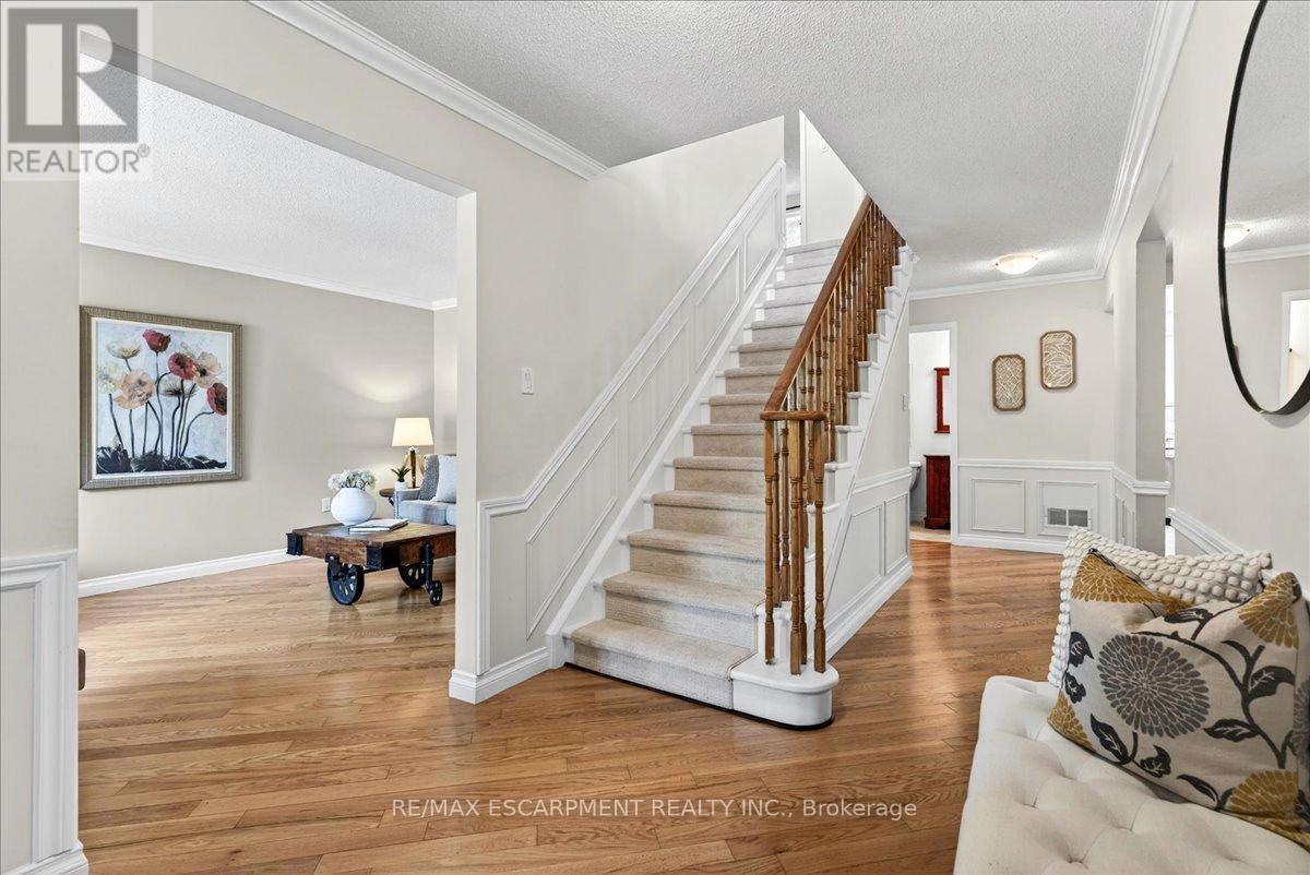 799 Hawkins Crescent, Burlington, Ontario  L7S 2C2 - Photo 6 - W13152760