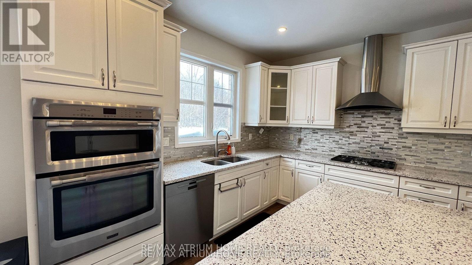 2 Forest Grove Lane, Kitchener, Ontario  N2R 1P6 - Photo 6 - X13125740