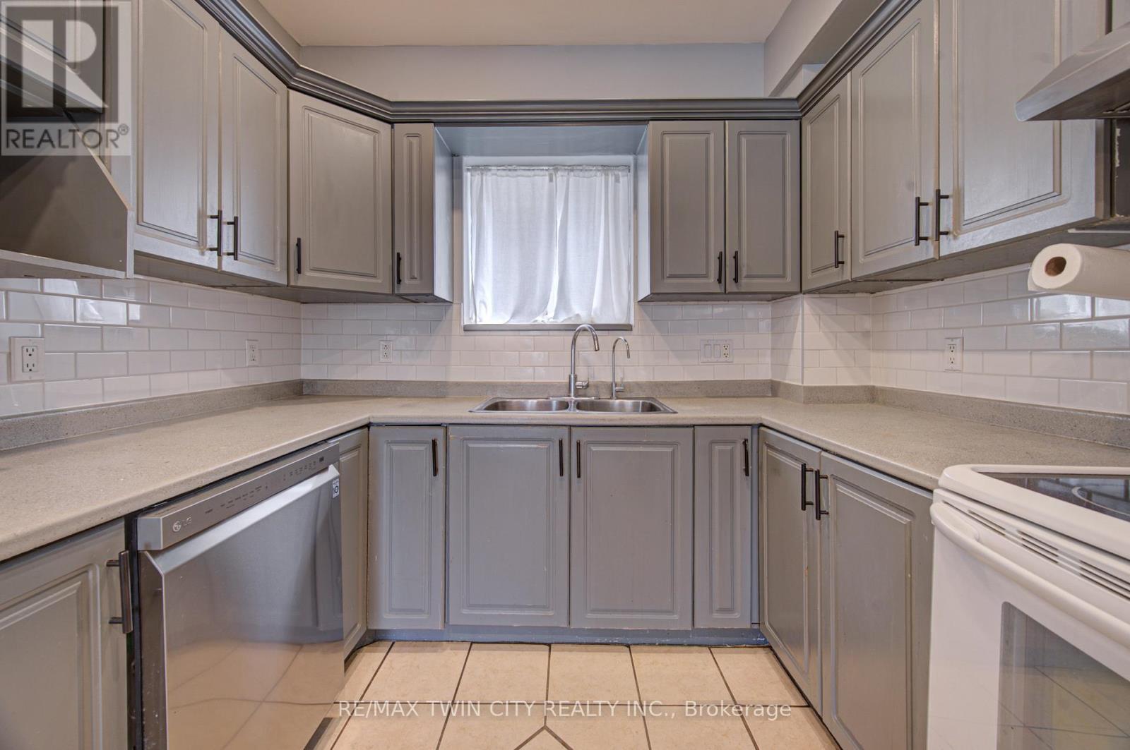 281 Courtland Avenue N, Kitchener, Ontario  N2G 2V8 - Photo 12 - X13152746