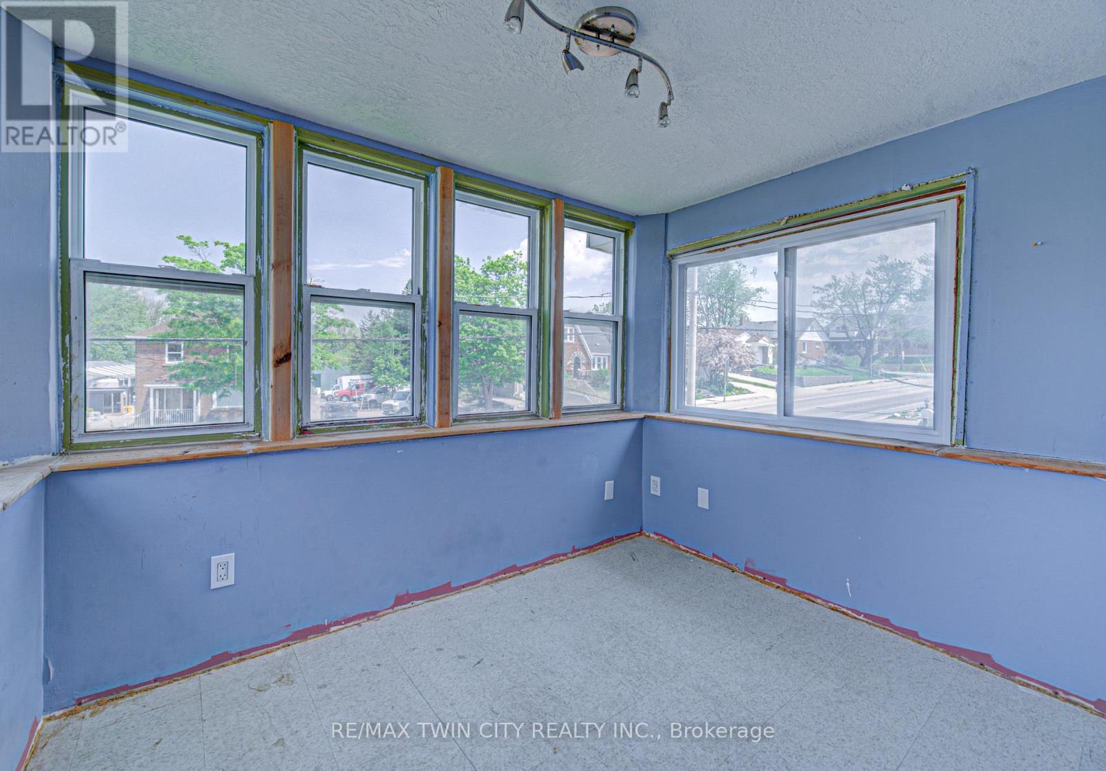 281 Courtland Avenue N, Kitchener, Ontario  N2G 2V8 - Photo 30 - X13152746