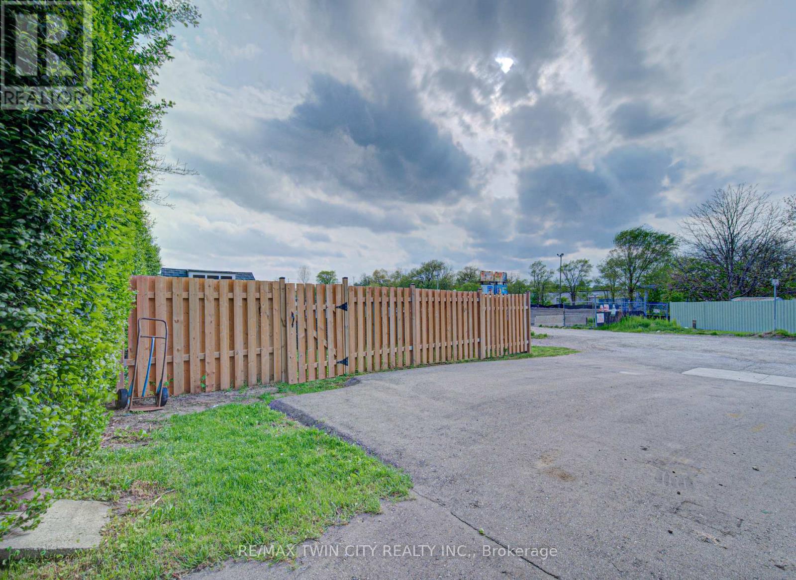 281 Courtland Avenue N, Kitchener, Ontario  N2G 2V8 - Photo 41 - X13152746