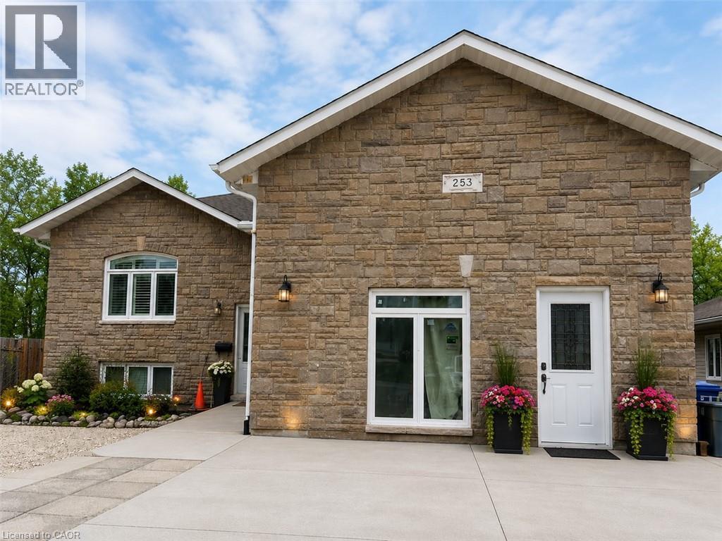 253 Kingsway Avenue, North Bay, Ontario  P1B 7V5 - Photo 1 - 40832092