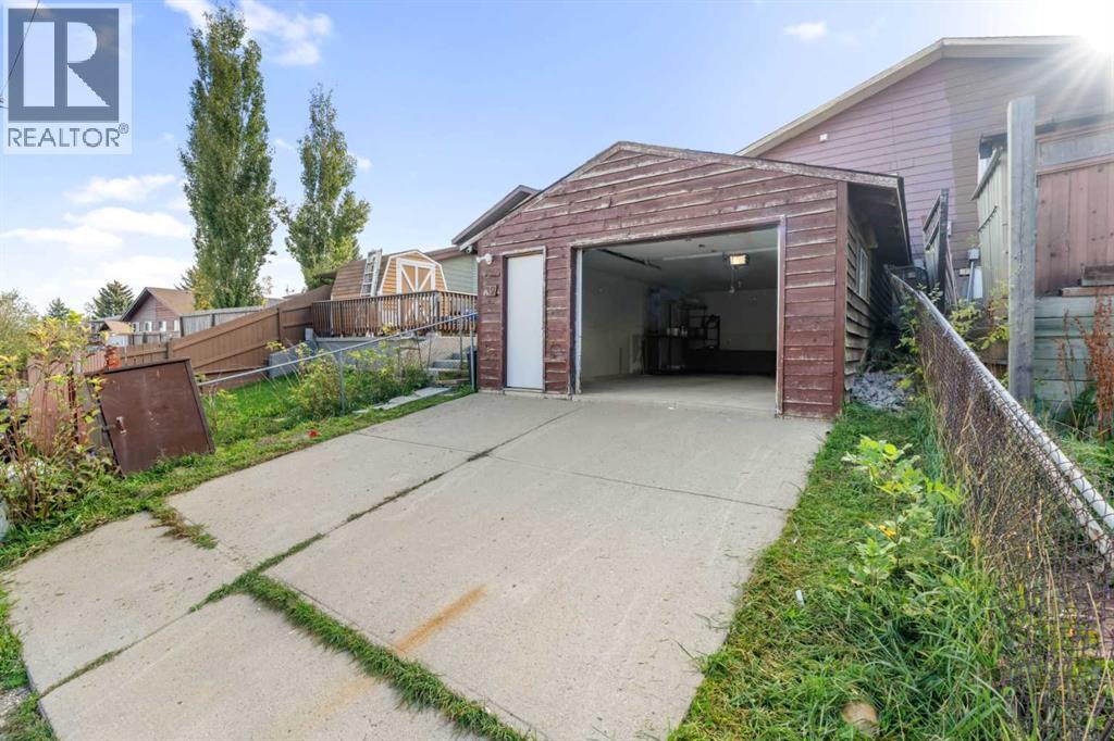 39 Bermuda Drive, Calgary, Alberta  T3K 1H5 - Photo 32 - A2308880