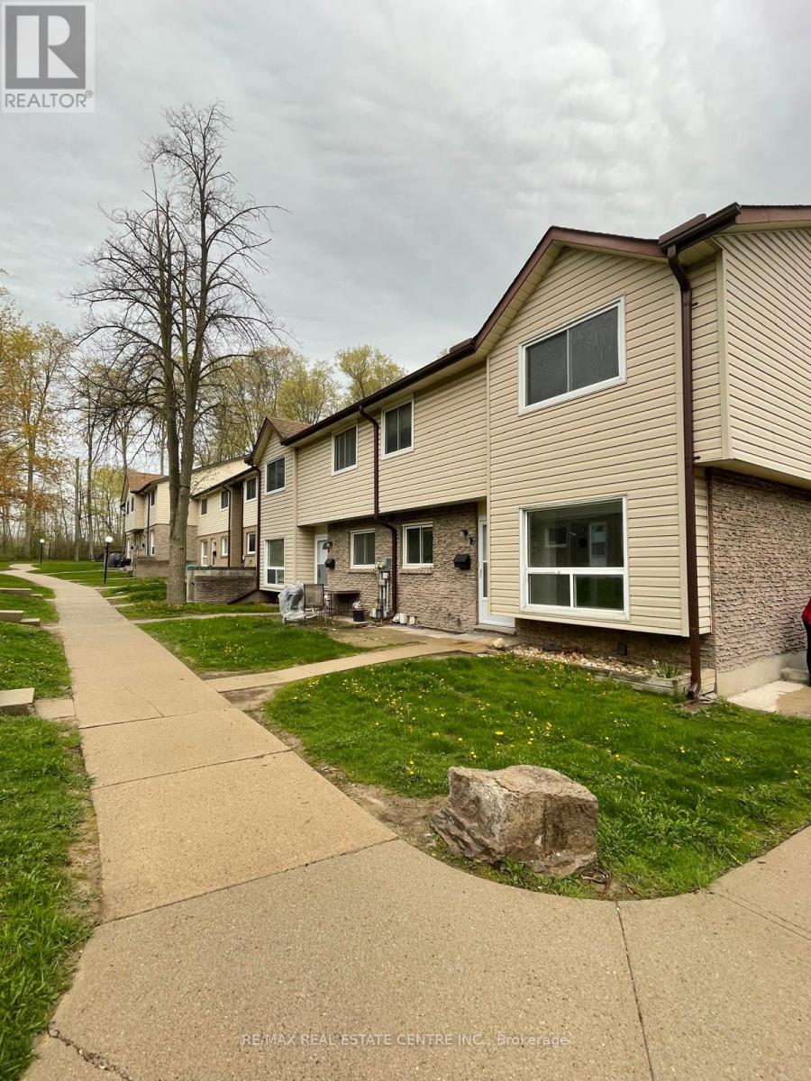 16 - 453 Albert Street, Waterloo, Ontario  N2L 5A7 - Photo 2 - X13152042