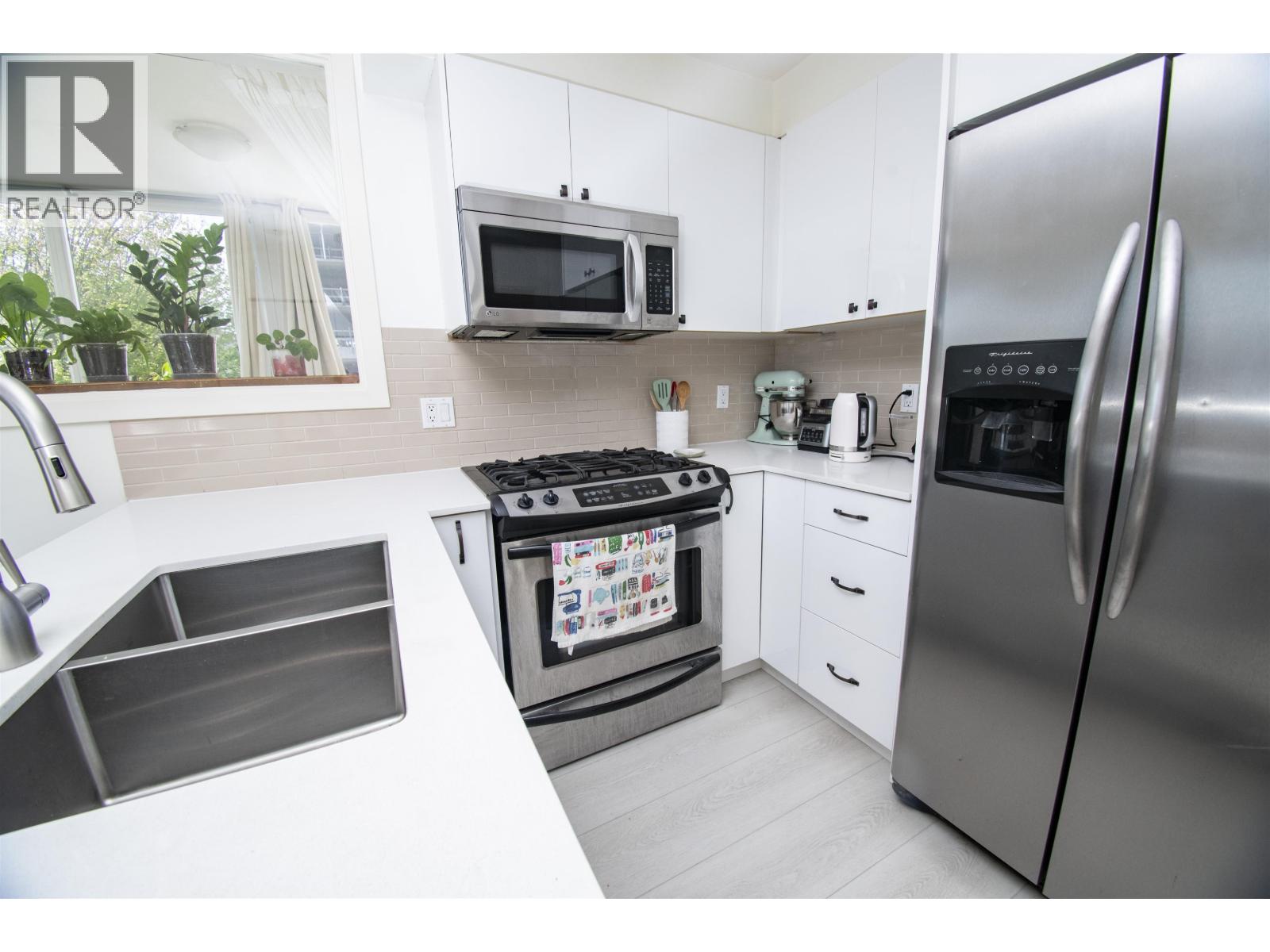 204 2483 Spruce Street, Vancouver, British Columbia  V6H 4J2 - Photo 3 - R3126074