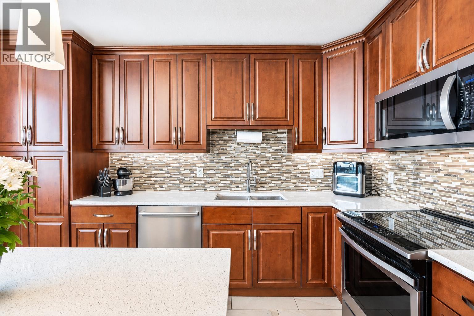 1004 412 Twelfth Street, New Westminster, British Columbia  V3M 6R2 - Photo 12 - R3126103