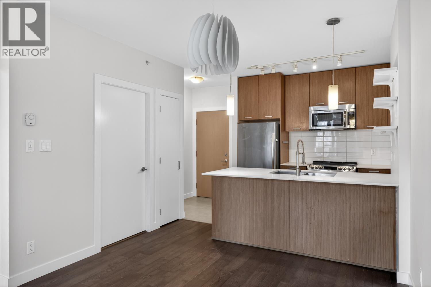501 2321 Scotia Street, Vancouver, British Columbia  V5T 0A8 - Photo 2 - R3126105
