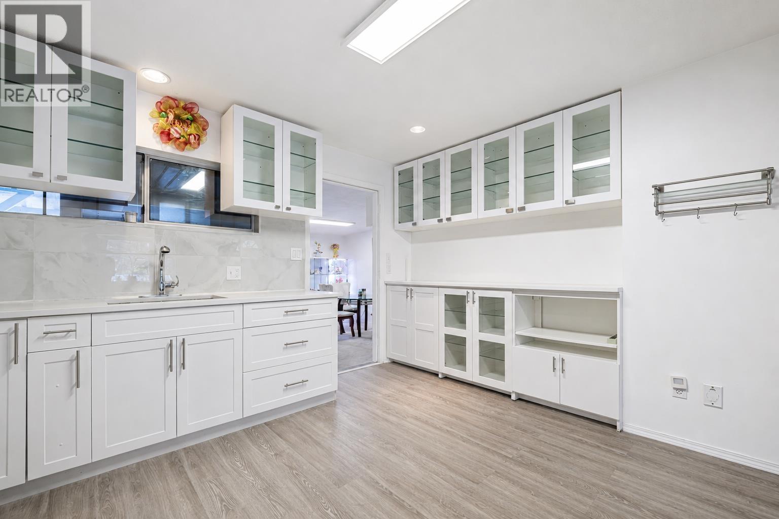 3335 Dieppe Drive, Vancouver, British Columbia  V5M 4B8 - Photo 4 - R3126117